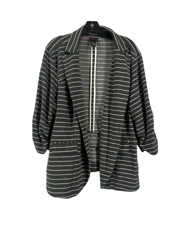 Blazer By Torrid In Grey & White, Size: 4 Women's Wedding Blazer